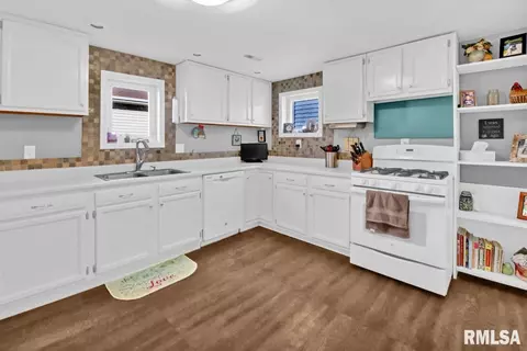 307 N Meek St, Eureka, IL 61530 photo 8