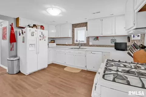 307 N Meek St, Eureka, IL 61530 photo 7