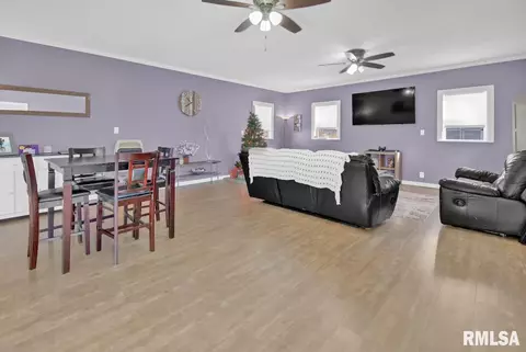 307 N Meek St, Eureka, IL 61530 photo 6