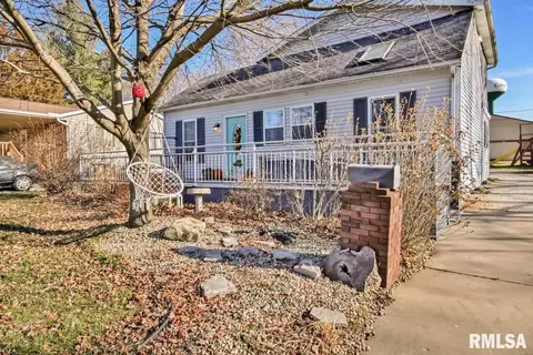 307 N Meek St, Eureka, IL 61530 photo 2