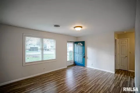 404 N 2nd St, Dunlap, IL 61525 photo 2