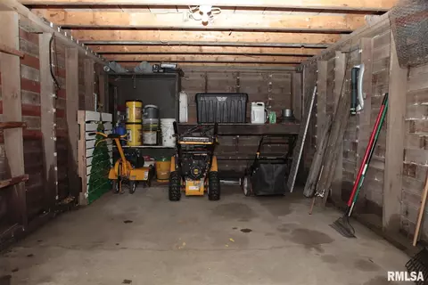 305 E 11th St, Delavan, IL 61734 photo 31
