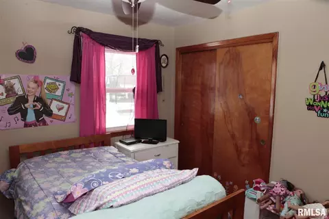 305 E 11th St, Delavan, IL 61734 photo 17