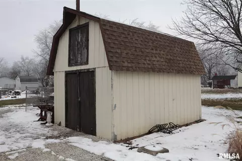 305 E 11th St, Delavan, IL 61734 photo 30