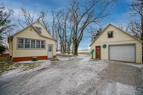 29818 E Manito Rd, Manito, IL 61546 photo 2