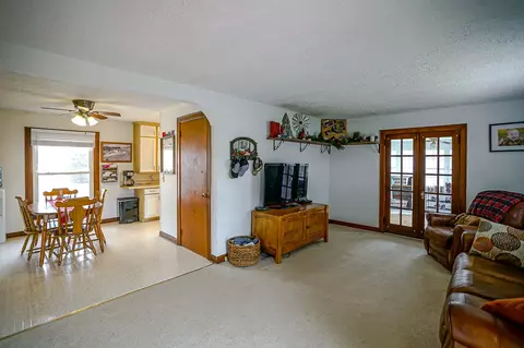 29818 E Manito Rd, Manito, IL 61546 photo 8