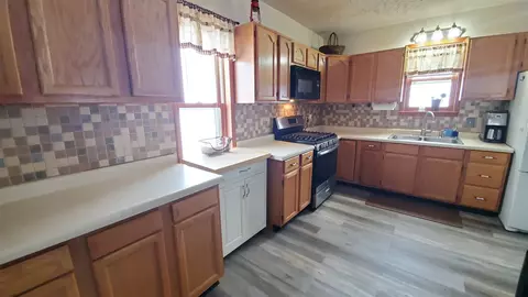 16471 Mclean Rd, Danvers, IL 61732 photo 6