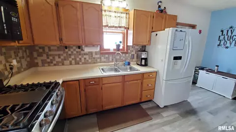 16471 Mclean Rd, Danvers, IL 61732 photo 4