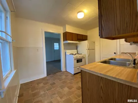 1134 E Washington St, Macomb, IL 61455 photo 4