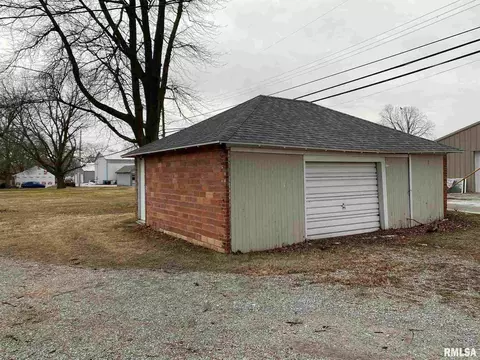 1134 E Washington St, Macomb, IL 61455 photo 9