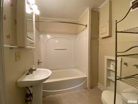 1134 E Washington St, Macomb, IL 61455 photo 6