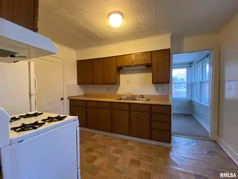 1134 E Washington St, Macomb, IL 61455 photo 5