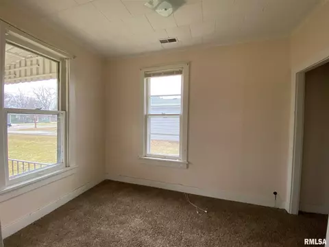 1134 E Washington St, Macomb, IL 61455 photo 7