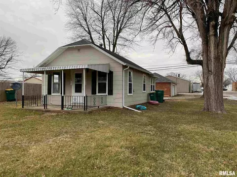 1134 E Washington St, Macomb, IL 61455 photo 1