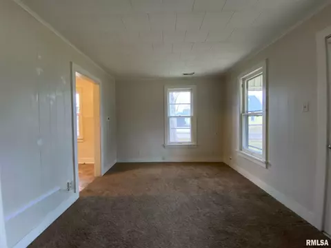 1134 E Washington St, Macomb, IL 61455 photo 3