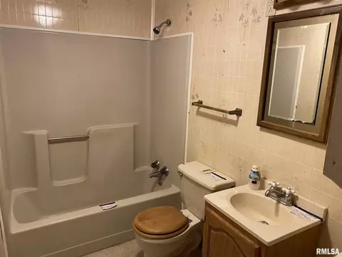 1200 S Johnson St, Macomb, IL 61455 photo 17