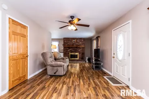 8726 Desutter Rd, Manito, IL 61546 photo 3