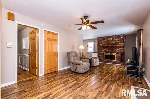 8726 Desutter Rd, Manito, IL 61546 photo 4