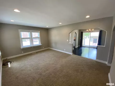 301 E Jackson St, Morton, IL 61550 photo 3