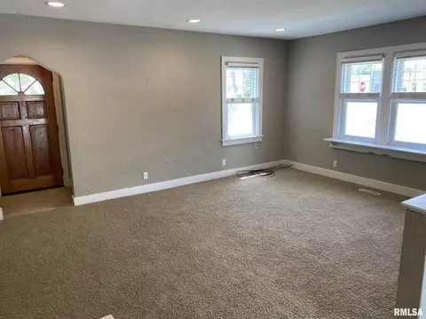 301 E Jackson St, Morton, IL 61550 photo 4