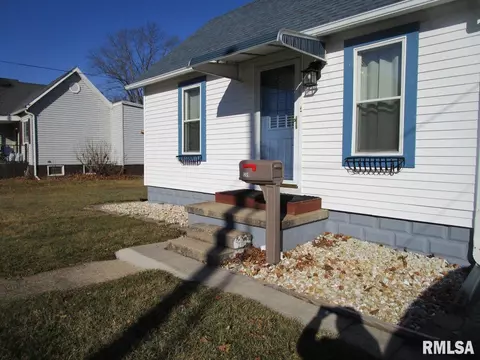 1269 E Chestnut St, Canton, IL 61520 photo 2