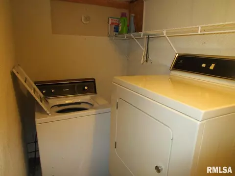 1269 E Chestnut St, Canton, IL 61520 photo 17