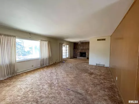 22 Wilmette Dr, Normal, IL 61761 photo 4