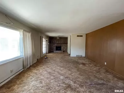22 Wilmette Dr, Normal, IL 61761 photo 3