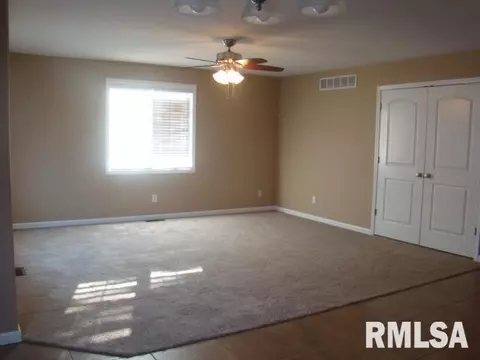 5529 E Knox St, Chillicothe, IL 61523 photo 9