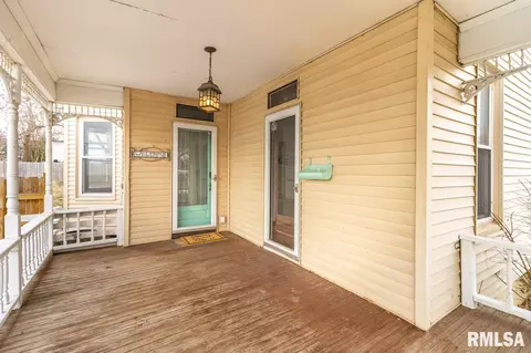 410 N Main St, Eureka, IL 61530 photo 5