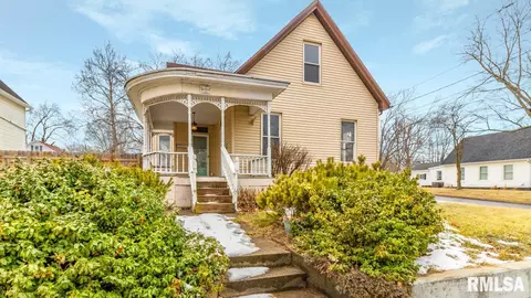 410 N Main St, Eureka, IL 61530 photo 2