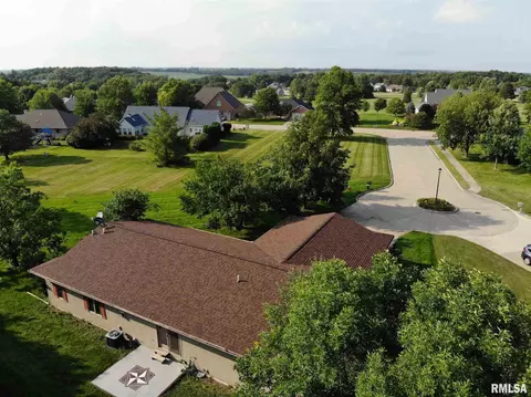 930 Cypress Ct, Macomb, IL 61455 photo 2