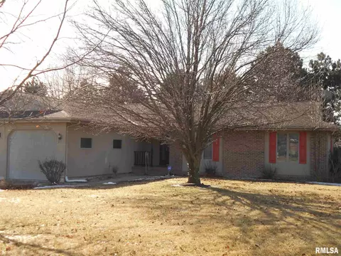 930 Cypress Ct, Macomb, IL 61455 photo 3