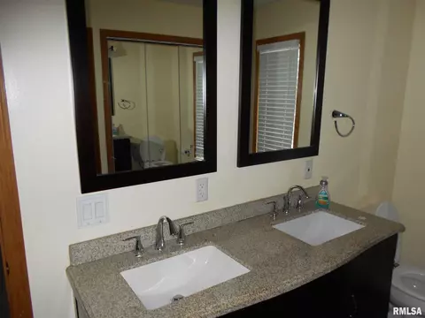 930 Cypress Ct, Macomb, IL 61455 photo 10