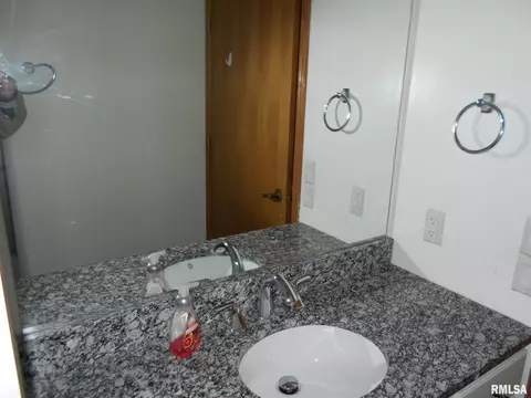 930 Cypress Ct, Macomb, IL 61455 photo 14