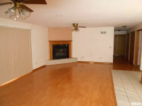 930 Cypress Ct, Macomb, IL 61455 photo 4