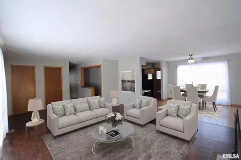 509 W Burton St, Eureka, IL 61530 photo 3