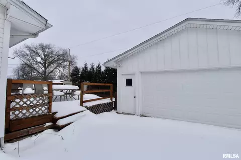 509 W Burton St, Eureka, IL 61530 photo 8