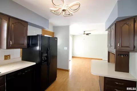 509 W Burton St, Eureka, IL 61530 photo 10