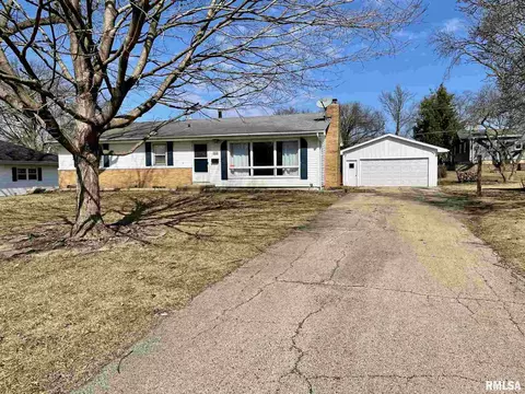 509 W Burton St, Eureka, IL 61530 photo 1