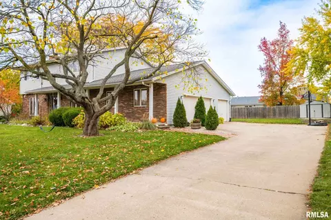 505 Ridge Ln, Eureka, IL 61530 photo 2