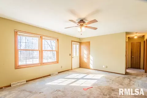 8634 Desutter Rd, Manito, IL 61546 photo 3