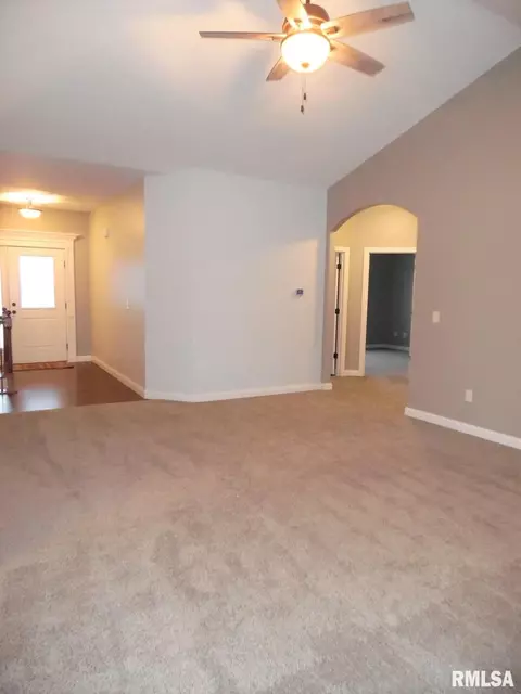 104 Sable Ln, Washington, IL 61571 photo 8