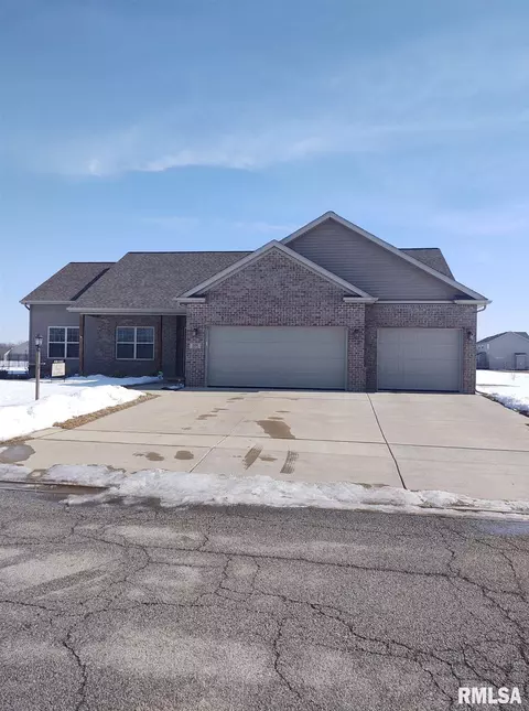 104 Sable Ln, Washington, IL 61571 photo 2
