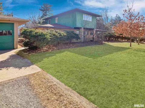 1315 Riverview Dr, Macomb, IL 61455 photo 1