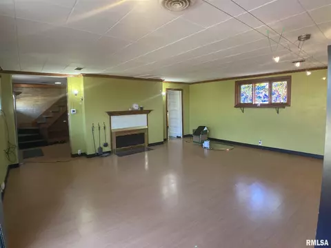 1315 Riverview Dr, Macomb, IL 61455 photo 3