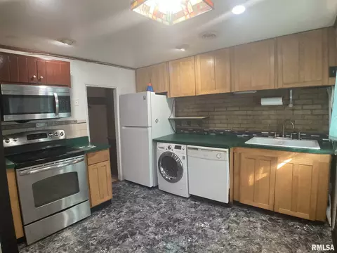 1315 Riverview Dr, Macomb, IL 61455 photo 5