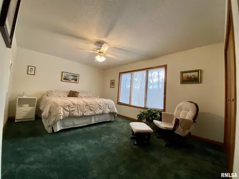 1213 Stacy Ln, Macomb, IL 61455 photo 10