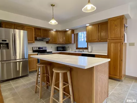1213 Stacy Ln, Macomb, IL 61455 photo 7