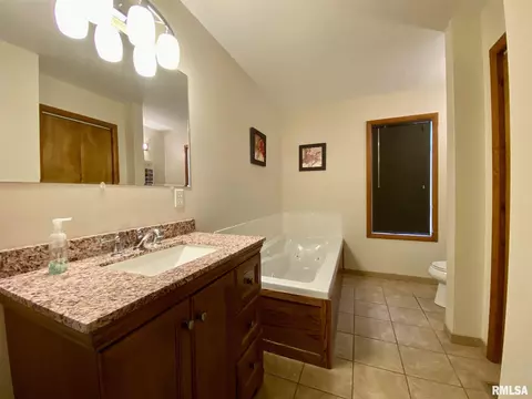 1213 Stacy Ln, Macomb, IL 61455 photo 11